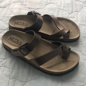 Mudd Bronze Sandals Like NEW!